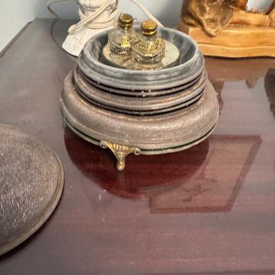 Vintage Vanity Lot 386