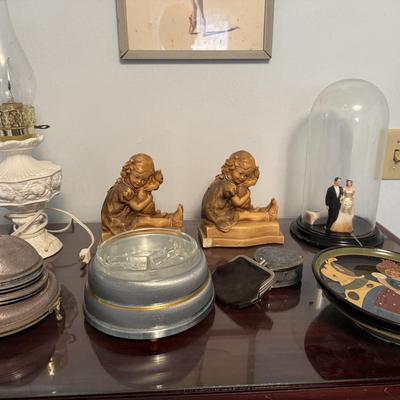 Vintage Vanity Lot 386