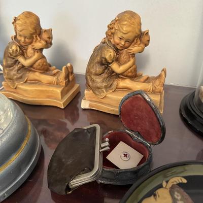 Vintage Vanity Lot 386