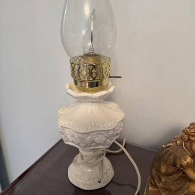 Vintage Vanity Lot 386