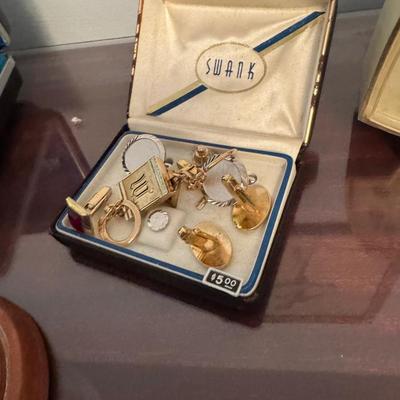 Vintage Men’s Vanity Lot 387