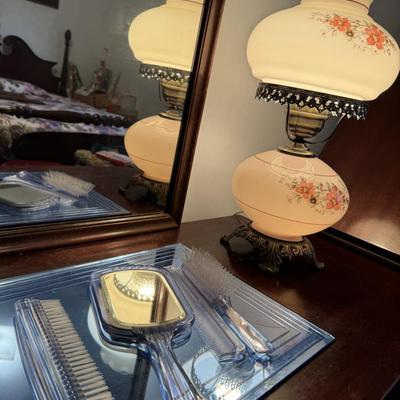 Vanity Set & Lamp 395
