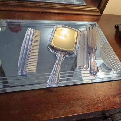 Vanity Set & Lamp 395