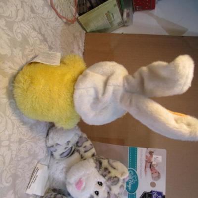 Sale Photo Thumbnail #651: Leopard is freezable and microwavable, Chick takes 3 AAA batteries not included & sings "Here Comes Peter Cottontail"