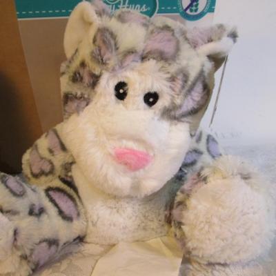 Sale Photo Thumbnail #648: Leopard is freezable and microwavable, Chick takes 3 AAA batteries not included & sings "Here Comes Peter Cottontail"