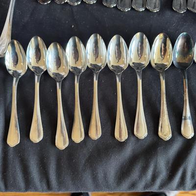 Christofle Spatours Eight Piece Nine Person Flatware Set (LR-MG)