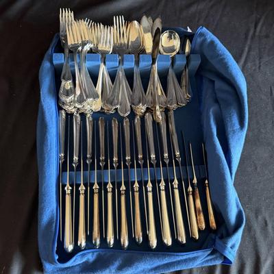 Christofle Spatours Eight Piece Nine Person Flatware Set (LR-MG)