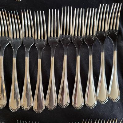 Christofle Spatours Eight Piece Nine Person Flatware Set (LR-MG)