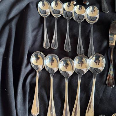 Christofle Spatours Eight Piece Nine Person Flatware Set (LR-MG)