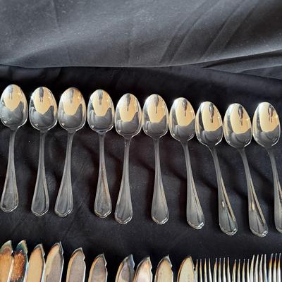 Christofle Spatours Eight Piece Nine Person Flatware Set (LR-MG)