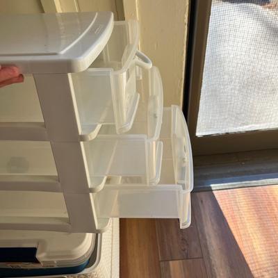 Large Selection of Storage Containers (M-BC)