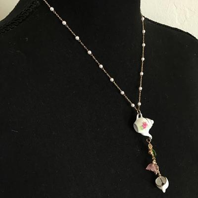Super cute gold tone porcelain teapot and teacup faux pearl dangle necklace