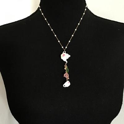 Super cute gold tone porcelain teapot and teacup faux pearl dangle necklace