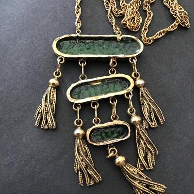 Beautiful vintage, green stain, glass waterfall necklace, gold tone, vintage