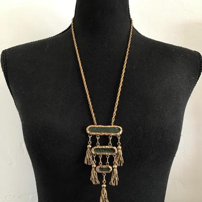 Beautiful vintage, green stain, glass waterfall necklace, gold tone, vintage