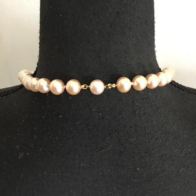 Beautiful vintage very nice champagne faux pearl necklace very nice quality excellent condition