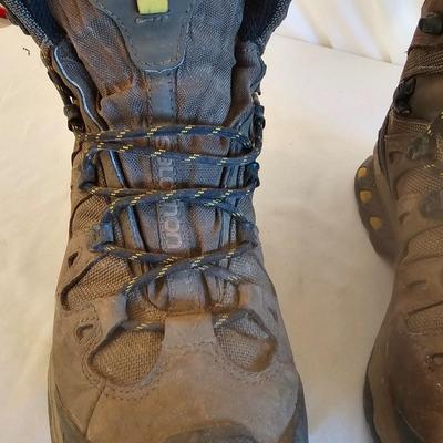 Two Pair Salomon Size 9 Hiking Boots (LR-JS)
