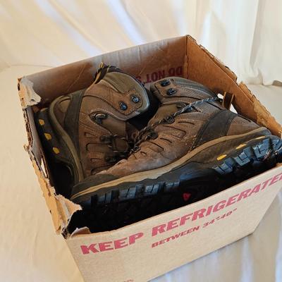 Two Pair Salomon Size 9 Hiking Boots (LR-JS)