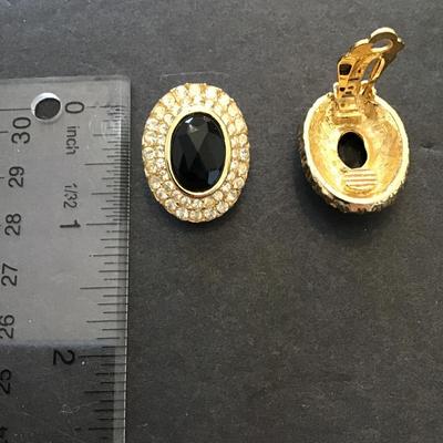 Sale Photo Thumbnail #67: Beautiful vintage, fashion, statement earrings. Please see attached photos.