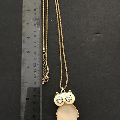 Sale Photo Thumbnail #153: Beautiful jelly, belly tight owl, pendant on goldtone necklace. Please see attached photos.
