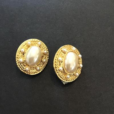 Sale Photo Thumbnail #13: Beautiful, gold tone, fashion, statement, earrings, clip, Ons please see attached photos