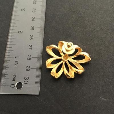 Sale Photo Thumbnail #79: Very nice Gold tone lapel pin please see attached photos