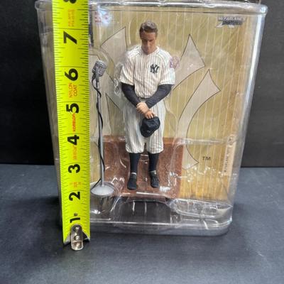 Lou Gehrig Figurine