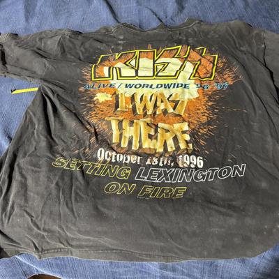 Vintage XL Kiss Concert Shirt