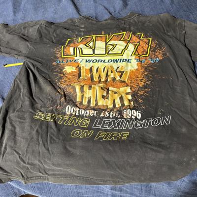 Vintage XL Kiss Concert Shirt