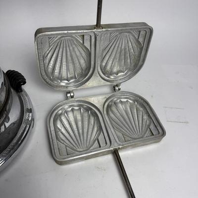 G949 Vintage Hotpoint Calrod Electric Waffle Iron & Shell Mold