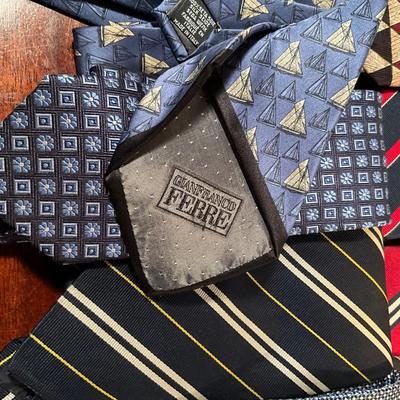 1015 Fantastic LOT of Mens Designer Silk Ties
