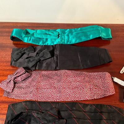 1021 Pair of Mens Tuxedos