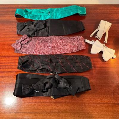 1021 Pair of Mens Tuxedos