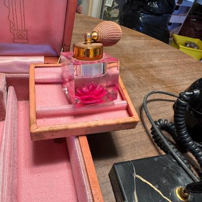 Ladies Vintage Vanity Lot 431