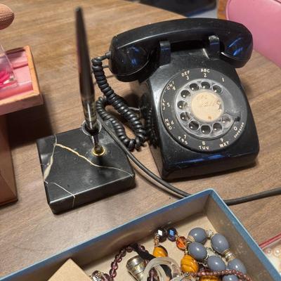 Ladies Vintage Vanity Lot 431