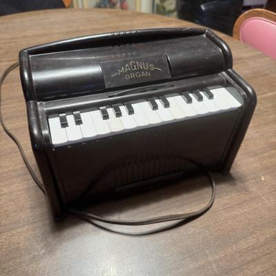 Vintage Magnus Mini Organ