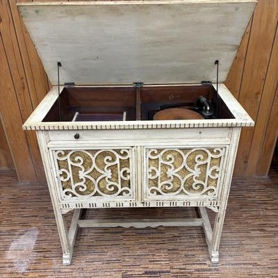 Edison Italian Umbrian Console Phonograph (BB-SF)