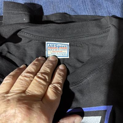 Kiss T Shirt Has A hole see pictures