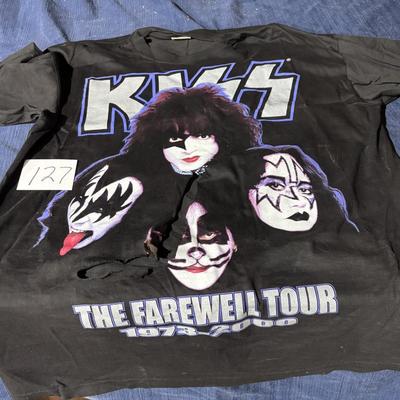 Kiss T Shirt Has A hole see pictures