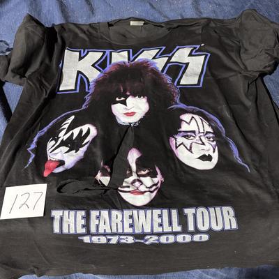 Kiss T Shirt Has A hole see pictures