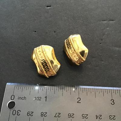 Sale Photo Thumbnail #95: Beautiful gold tone, vintage Monet earrings. Please see attached photos.