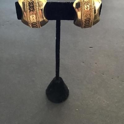 Sale Photo Thumbnail #93: Beautiful gold tone, vintage Monet earrings. Please see attached photos.