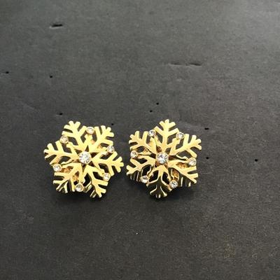 Sale Photo Thumbnail #132: Gold tone, Christmas snowflake earrings. Please see attached photos.