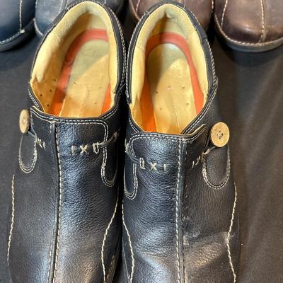 Sale Photo Thumbnail #227: Blue, brown, and black. Appear to be fairly new