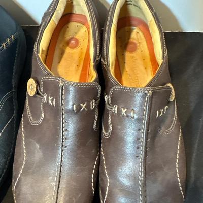 Sale Photo Thumbnail #228: Blue, brown, and black. Appear to be fairly new