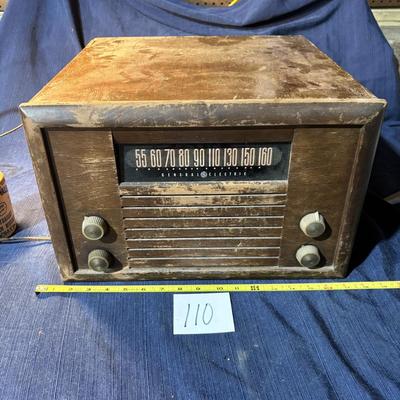 Vintage General Electric wood radio and phonograph