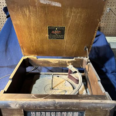 Vintage General Electric wood radio and phonograph