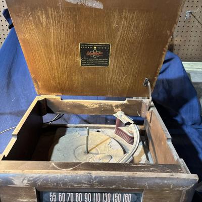 Vintage General Electric wood radio and phonograph
