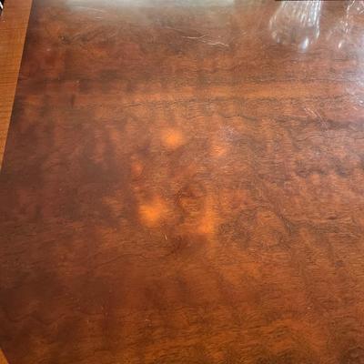 Beautiful dining room table and 6 chairs by Hickory