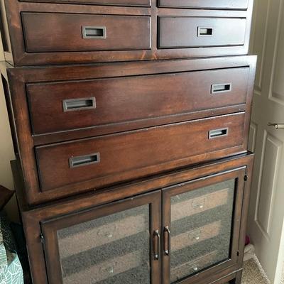 Unique style dresser